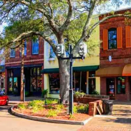 Beautiful Farmhouse In Fernandina Beach